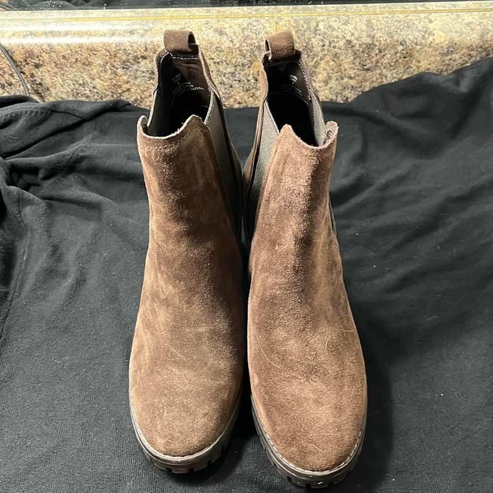 Short booties size 9 women’s brown